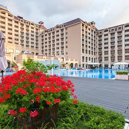Melia Grand Hermitage All Inclusive Golden Sands Ngoại thất bức ảnh The hotel's swimming pool