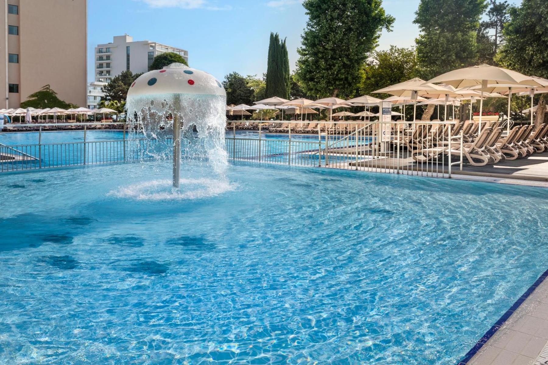 Melia Grand Hermitage All Inclusive Golden Sands Ngoại thất bức ảnh The swimming pool at the hotel