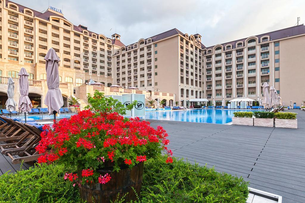 Melia Grand Hermitage All Inclusive Golden Sands Ngoại thất bức ảnh The hotel's swimming pool