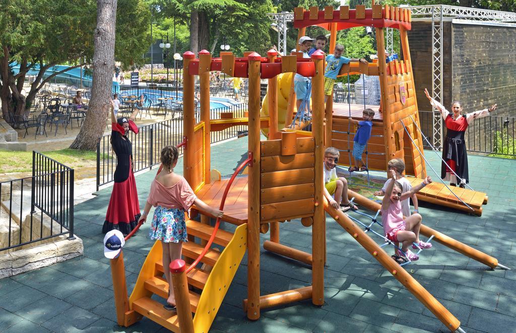 Melia Grand Hermitage All Inclusive Golden Sands Ngoại thất bức ảnh Playground in the park