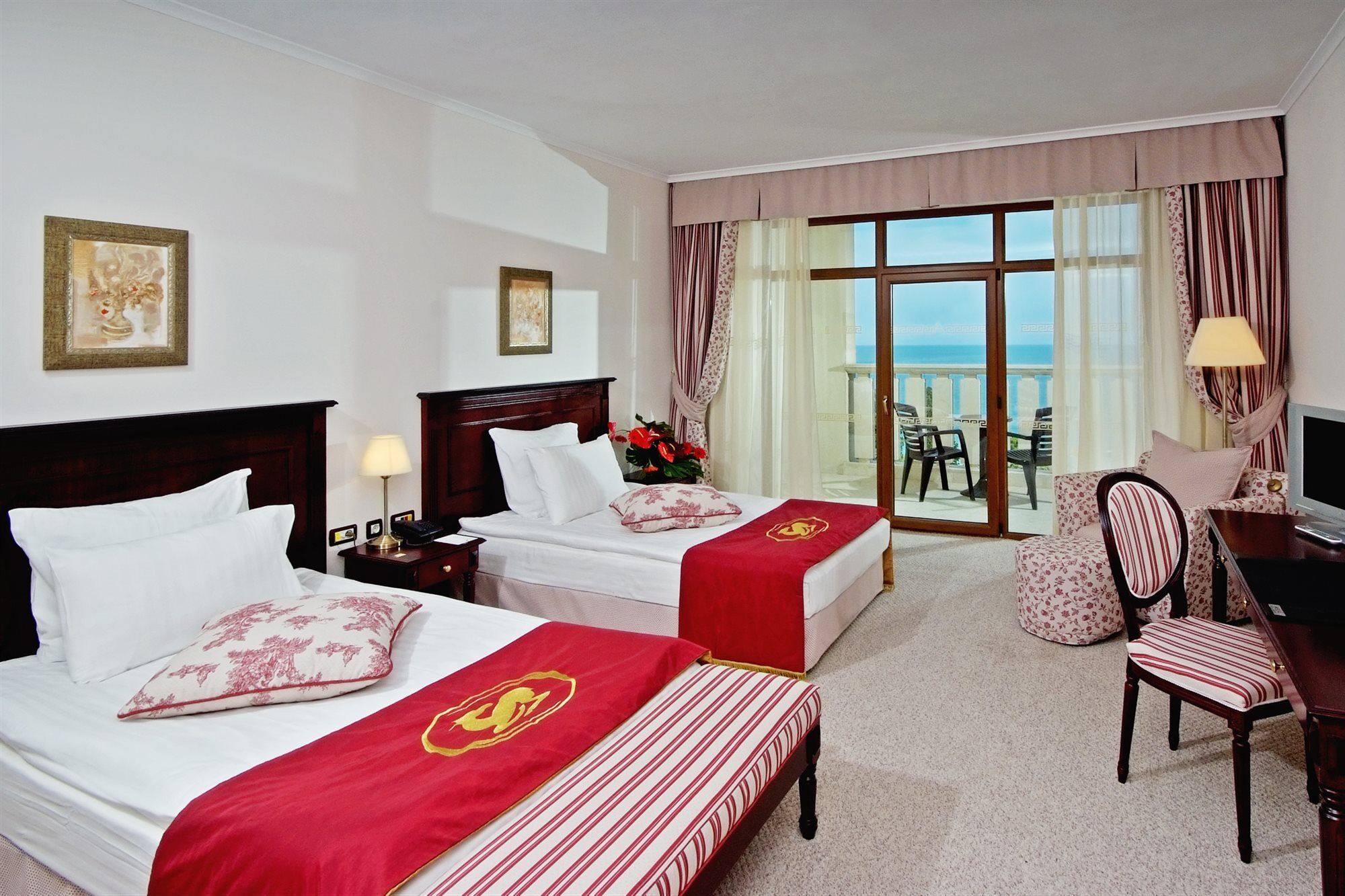 Melia Grand Hermitage All Inclusive Golden Sands Ngoại thất bức ảnh A room at the Grand Hotel